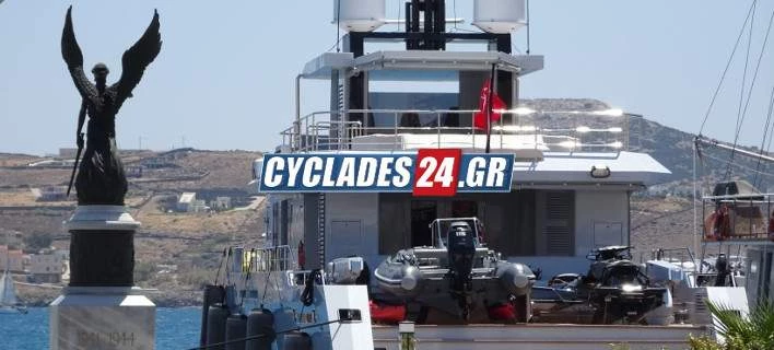 Στη Σύρο η θαλαμηγός των 11 εκατ. ευρώ που έχει πάρει βραβείο (εικόνες)